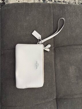New Coach Beige Pebbled Leather Wristlet with Silver Logo